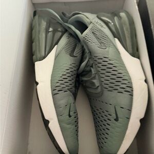 Nike Air Max 270 olive women’s 8